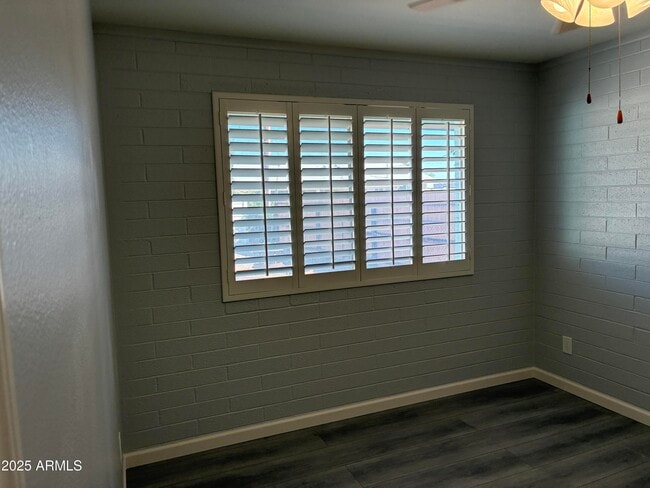 Building Photo - 10530 W Hope Dr