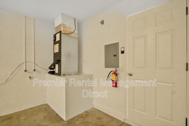 Building Photo - 525 Paulling Dr