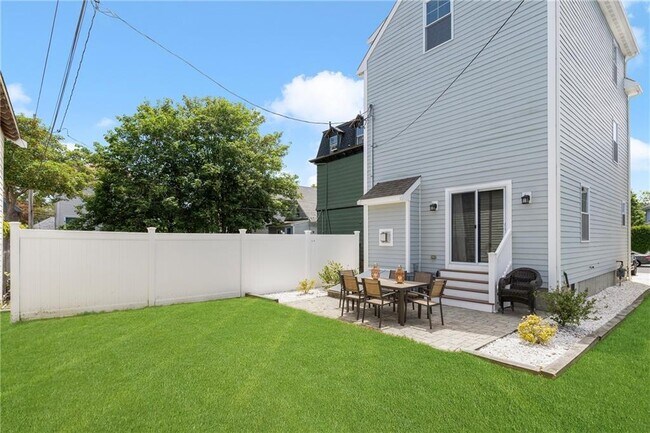 Building Photo - 42 E Bowery St