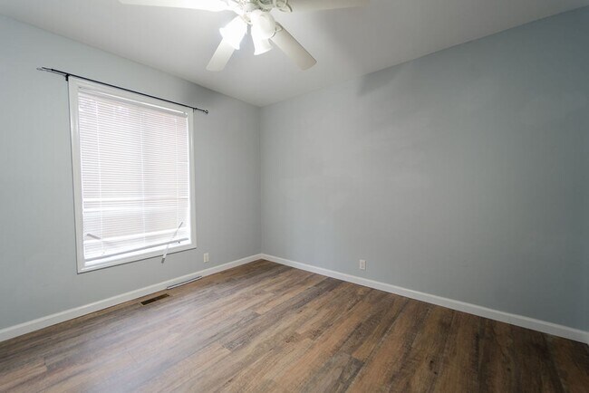 Building Photo - Beautiful Newly Remodeled Home on the Desoto Golf Course! A large landscaped lot with beautiful v...