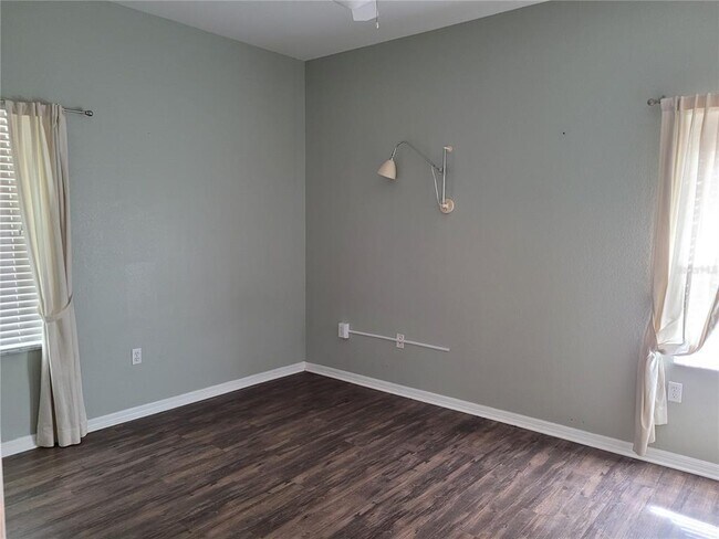 Building Photo - 4833 SW 91st Terrace