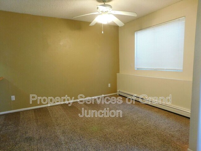 Building Photo - 805 E Cedar Ct