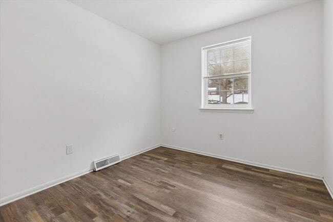 Building Photo - Available now, 3B/2.5B Two Story Townhome in Butler Park!