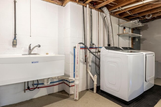 Building Photo - 2037 Sutter Pkwy