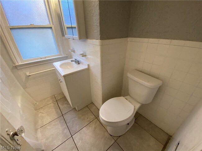 Building Photo - 1478 Sherbrook Rd