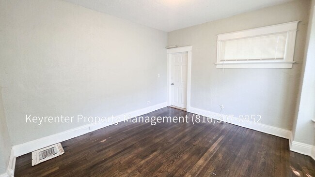 Building Photo - Welcome Home to This Bright & Inviting 4 Bed, 2 Bath
