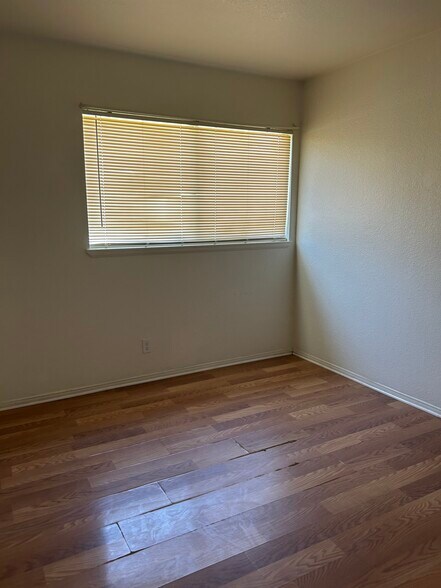 Building Photo - 44330 Glenraven Rd