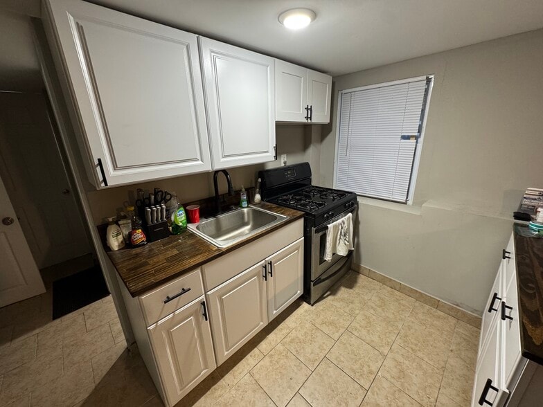 Building Photo - 4601 N Kasson Ave