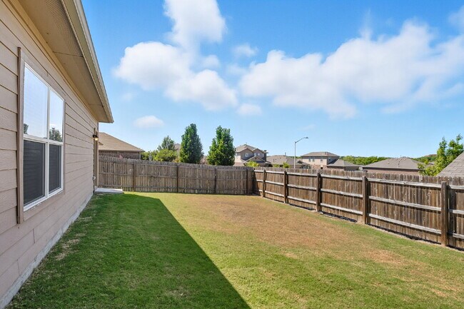 Building Photo - Large 4 bed, 2.5 bath Home in Meadows of K...
