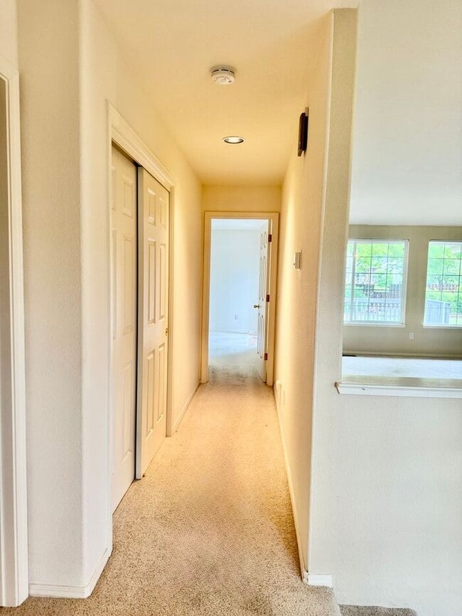 Building Photo - Spacious 3 Bed + Office | 3 Bath | 3-Car G...