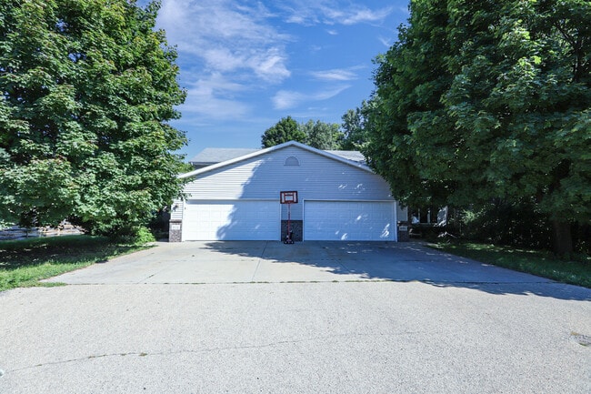 Primary Photo - 800 Grove St