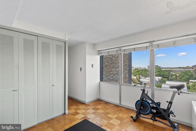 Building Photo - 1301 Delaware Ave SW