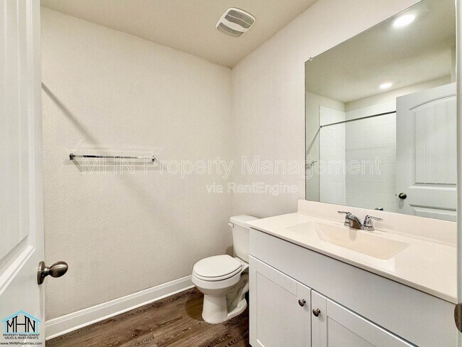 Building Photo - 1405 Redwood Crk