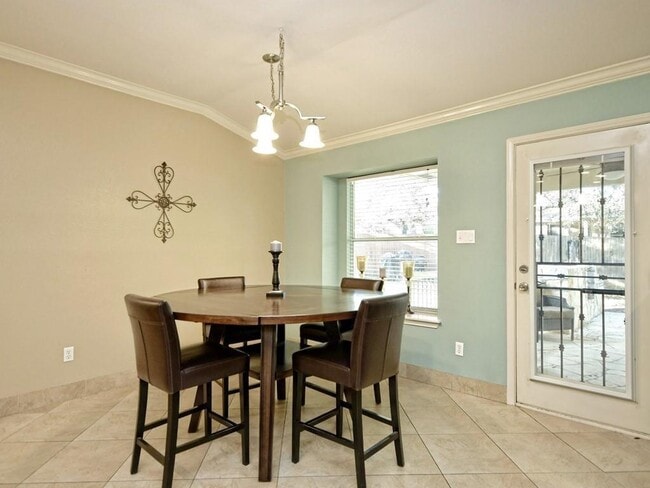 Building Photo - 1110 Fossil Cove