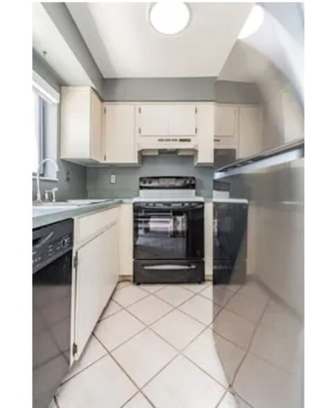 Building Photo - 1514 Adams Cir E