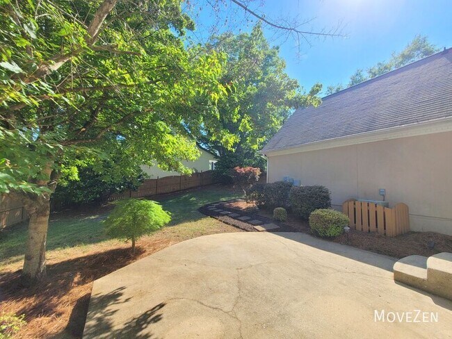 Building Photo - 2400 Tweedmore Ct