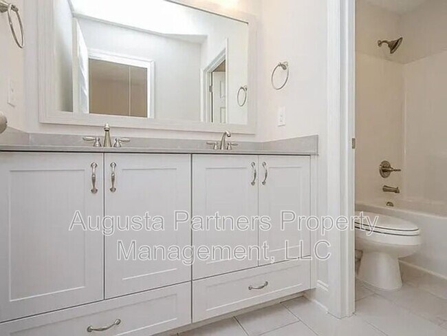 Building Photo - 335 Sumac Trail