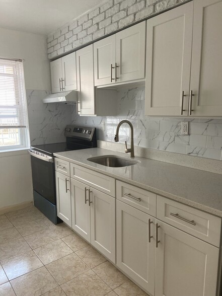 Building Photo - 8815 Pitkin Ave