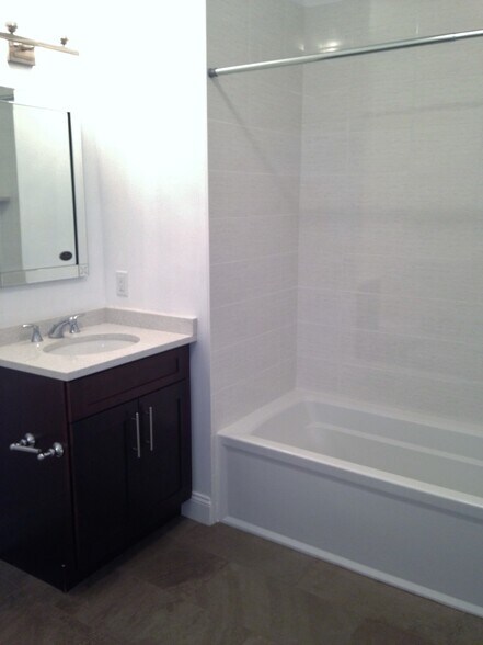 Guest Bath - 40 Russell Ave