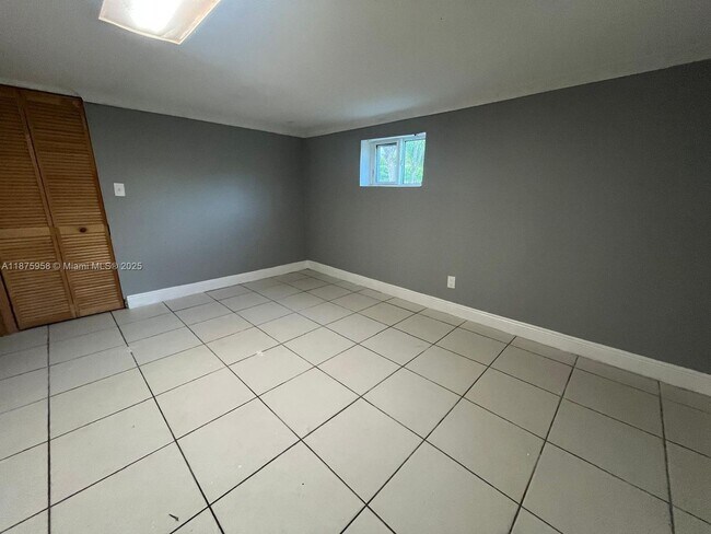 Building Photo - 1330 NE 203rd St