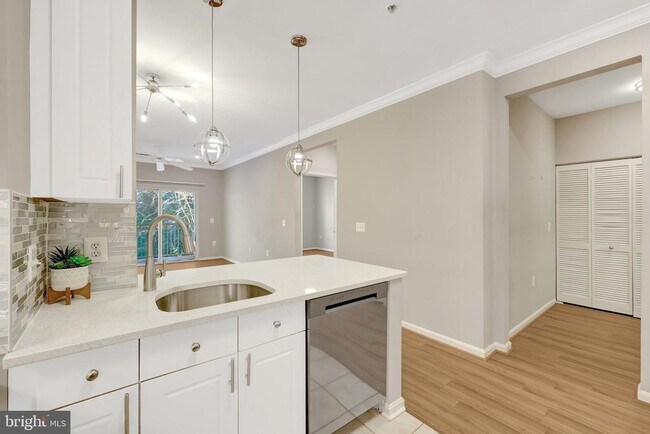 Building Photo - 2791 Centerboro Dr