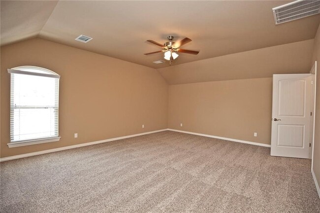 Building Photo - 4609 SW Plumley Ave