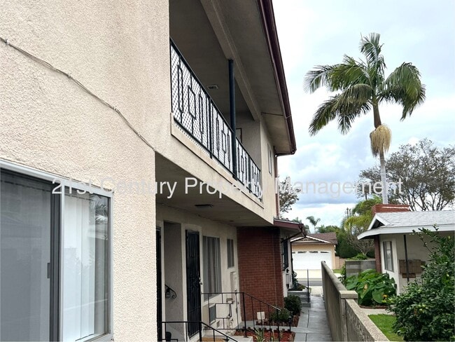 Building Photo - 8622 5th St