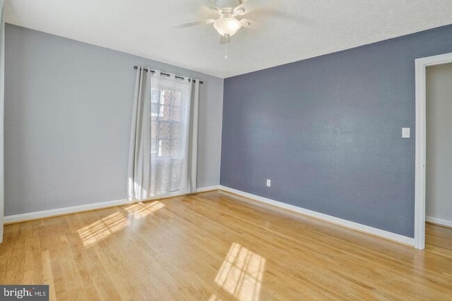Building Photo - 5758 Biscayne Dr