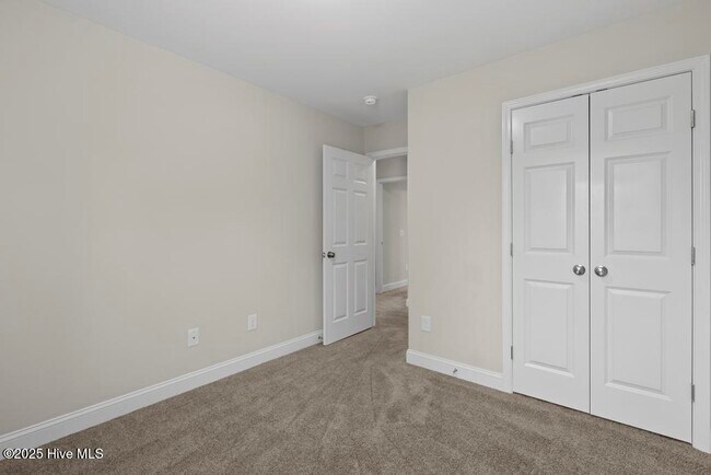 Building Photo - 345 S Stingray Ln