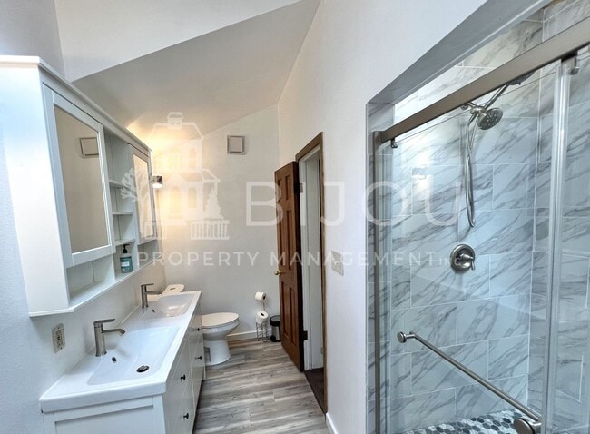 Building Photo - Charming Manitou Home