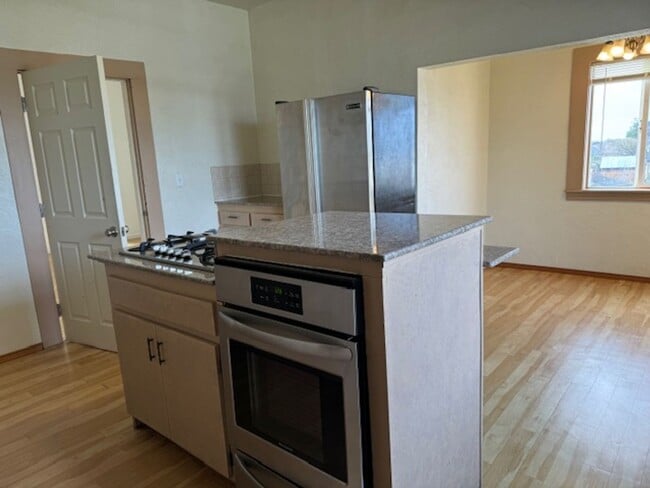 Building Photo - 111 W Hawthorne St