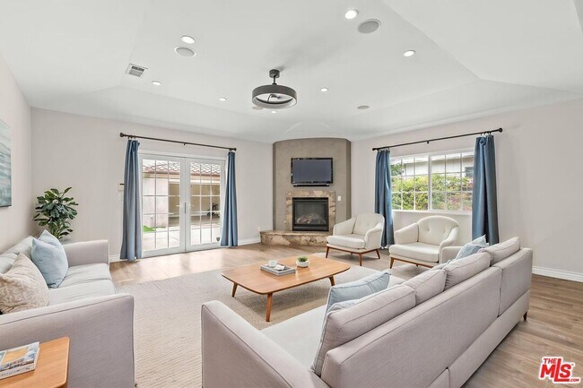 Building Photo - 5027 Ledge Ave