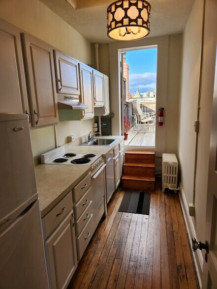 Building Photo - 1713 Riggs Pl NW