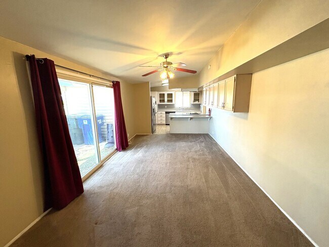 Building Photo - 3 Bedrooms 2 Bath Eastside Rental
