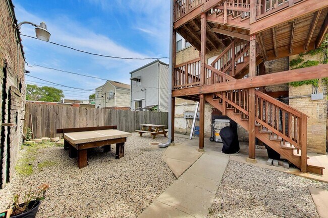 Building Photo - 3336 W Evergreen Ave
