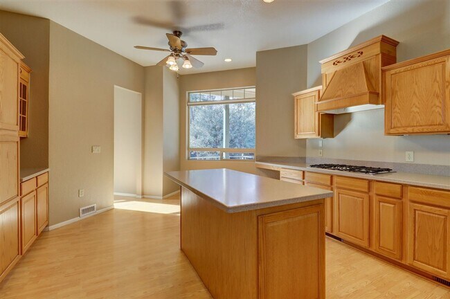 Building Photo - Beautiful home in the Mountain Club!