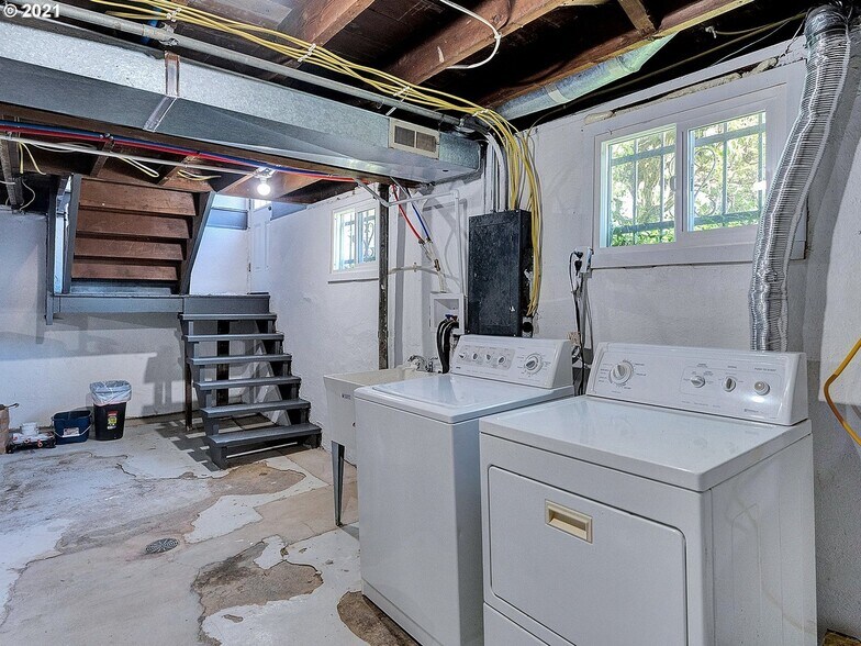 In Unit W?D - 2015 SE Sherrett St