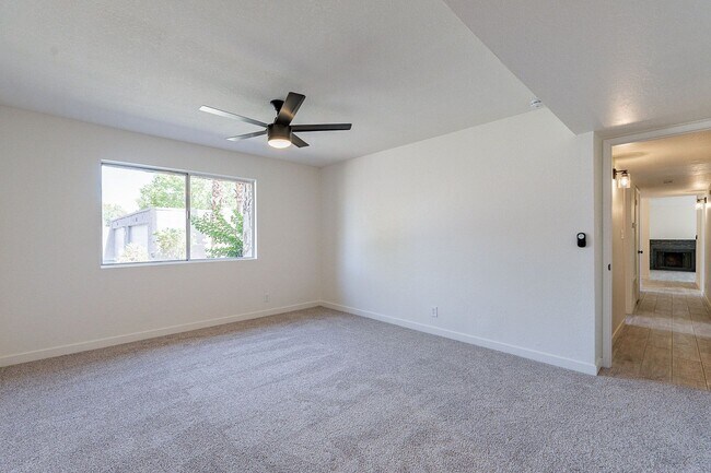 Building Photo - Live in luxury in this Scottsdale condo!