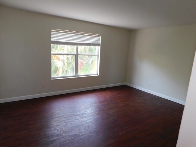 Building Photo - 741 Hummingbird Way