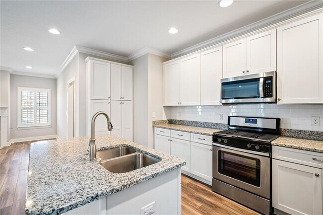 Building Photo - 1203 Holmes Ave