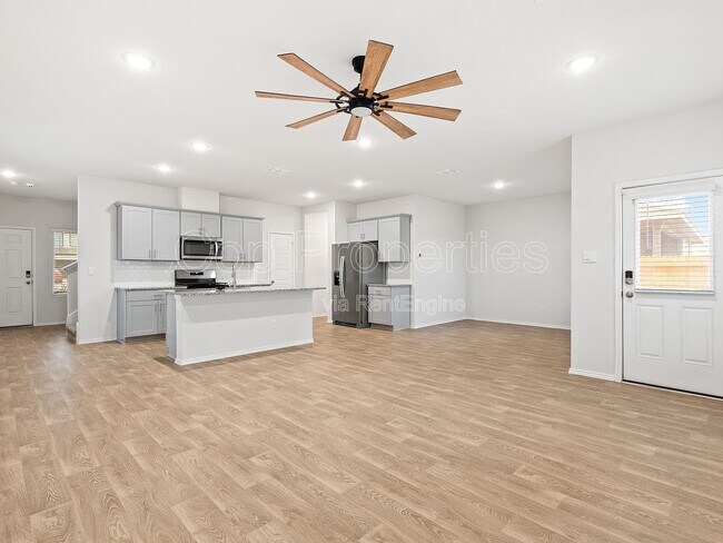 Building Photo - 374 Wayne Way