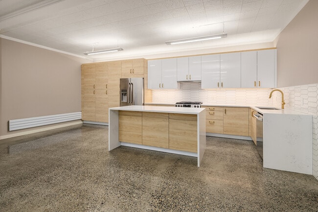 Building Photo - 2560 Dexter Ave N