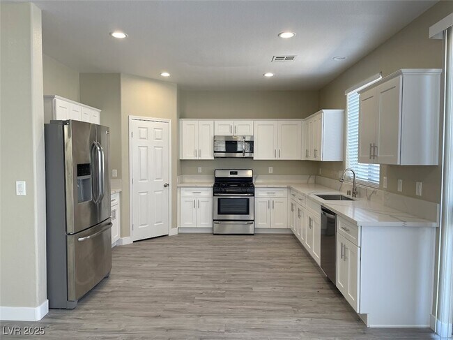 Building Photo - 8050 Villa Avada Ct