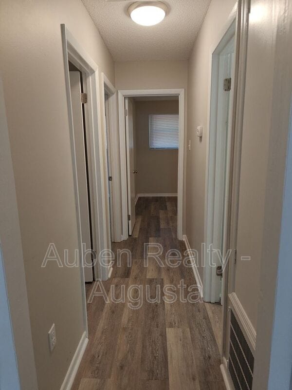 Building Photo - 404 Kingstree Rd