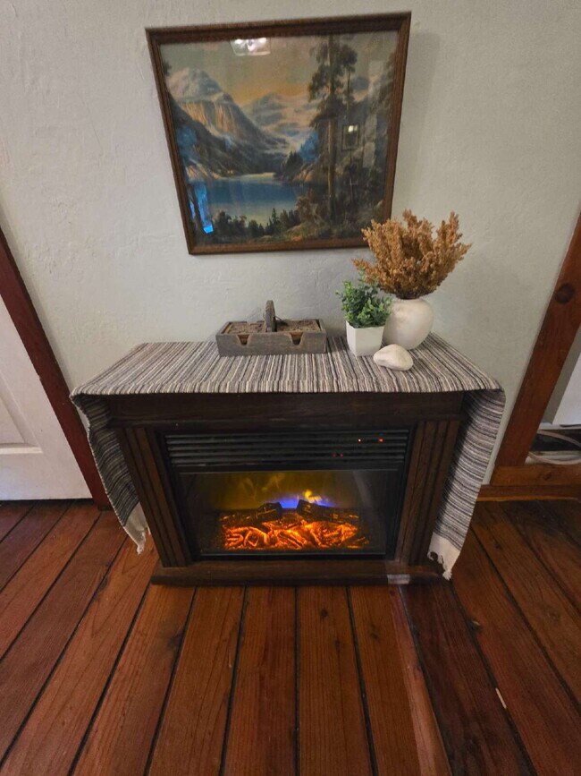 Building Photo - The Carriage House – Furnished Two Bedroom + Office/Reading  ALL utilities Included
