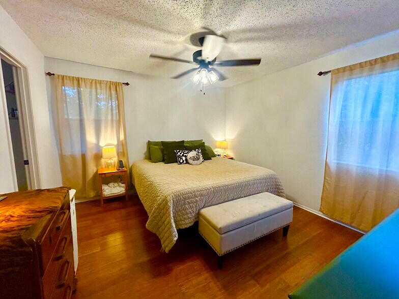 Building Photo - 6201 Hillston Dr