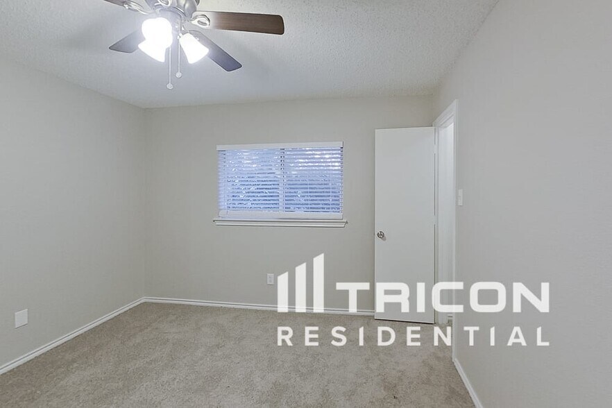 Building Photo - 2208 Capstan Dr