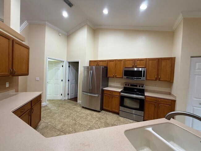 Building Photo - 12814 SW 51st Ave