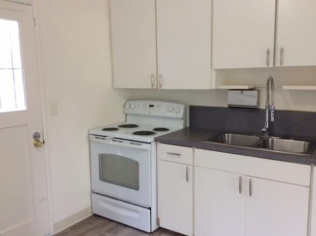 Building Photo - Charming 2 BDRM/1 BATH Home in Magnolia! Available Now!