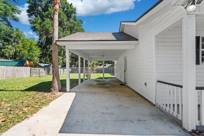 Building Photo - 3 Bedroom 2 bath home on a corner lot in the Telfair community
